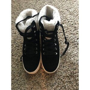 𝅺MARC Fisher Black and‎ White Furry Boots Size 8